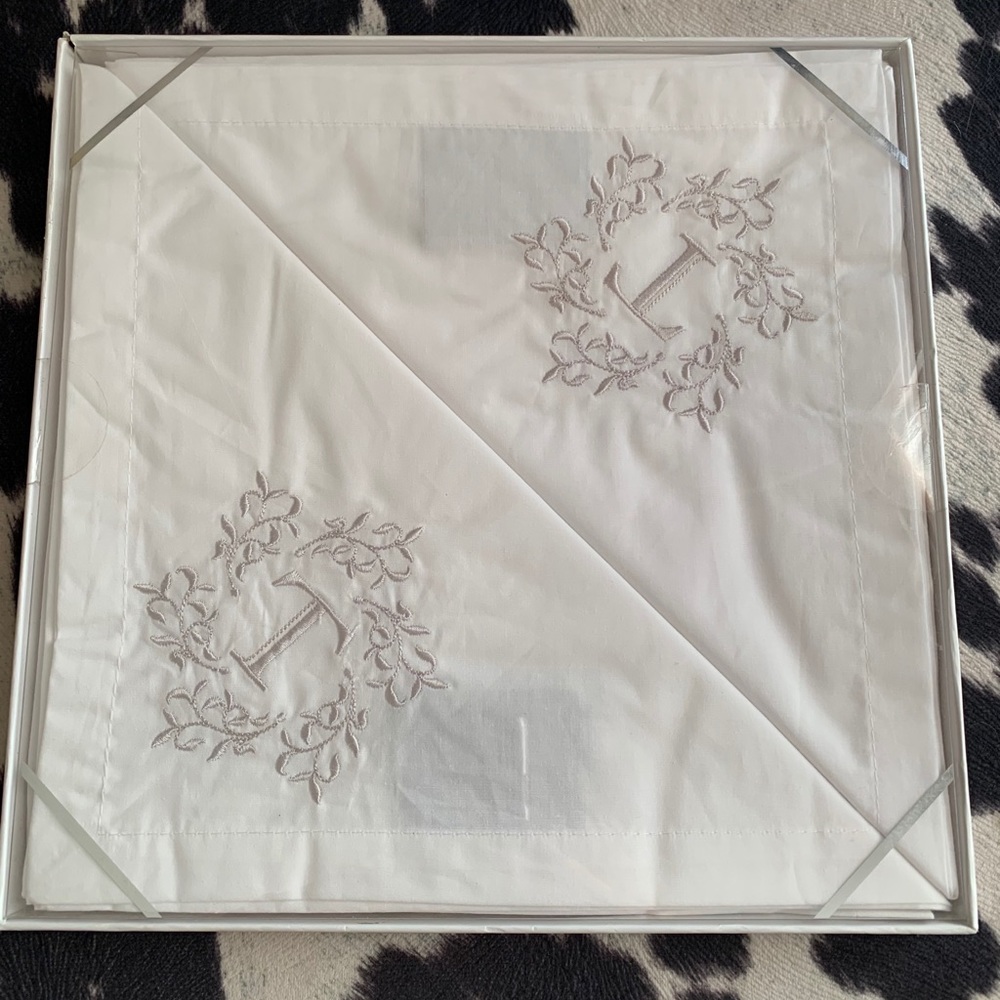 MONOGRAMMED LETTER “T” NWOT NAPKINS SET OF 6